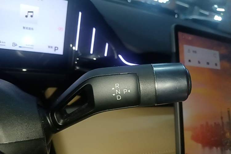 Used Geely Galaxy L6 2023 125km Starship Gear Lever