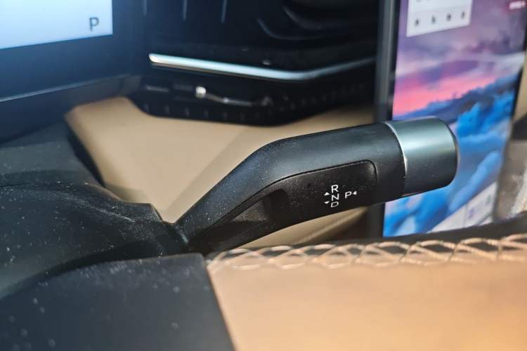 Used Geely Galaxy L6 2023 125km Starship Gear Lever