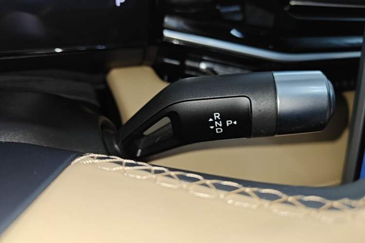 Used Geely Galaxy L6 2023 125km MAX Gear Lever