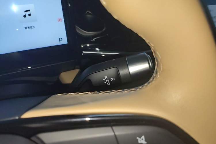 Used Geely Galaxy L6 2023 125km PLUS Gear Lever