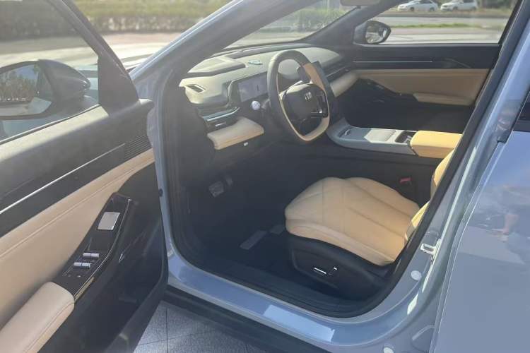 Used Geely Galaxy L6 2023 125km MAX Interior 2