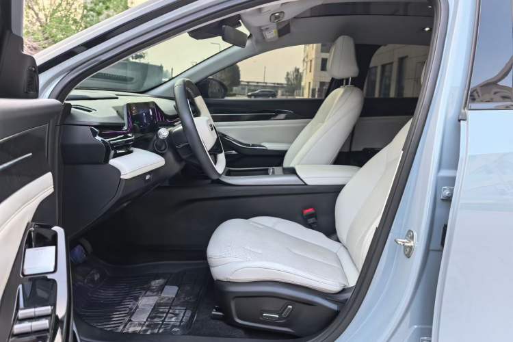 Used Geely Galaxy L6 2023 125km Starship Interior 2