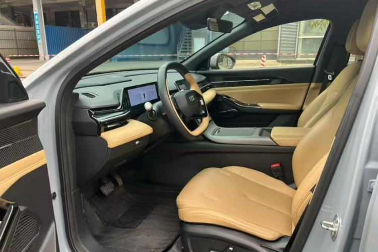 Used Geely Galaxy L6 2023 125km Starship Interior 3