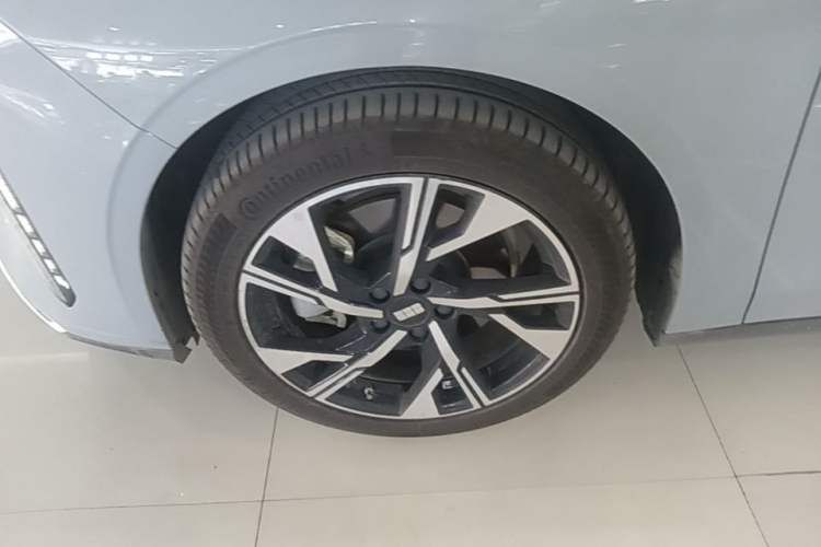 Used Geely Galaxy L6 2023 125km Starship Left Front Wheel Hub