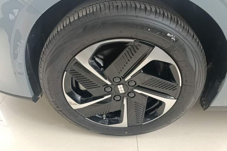 Used Geely Galaxy L6 2023 125km MAX Left Front Wheel Hub