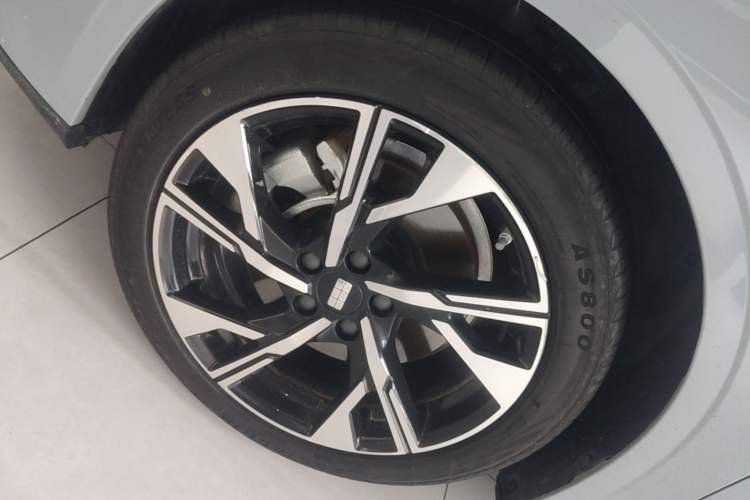 Used Geely Galaxy L6 2023 125km Starship Left Front Wheel Hub