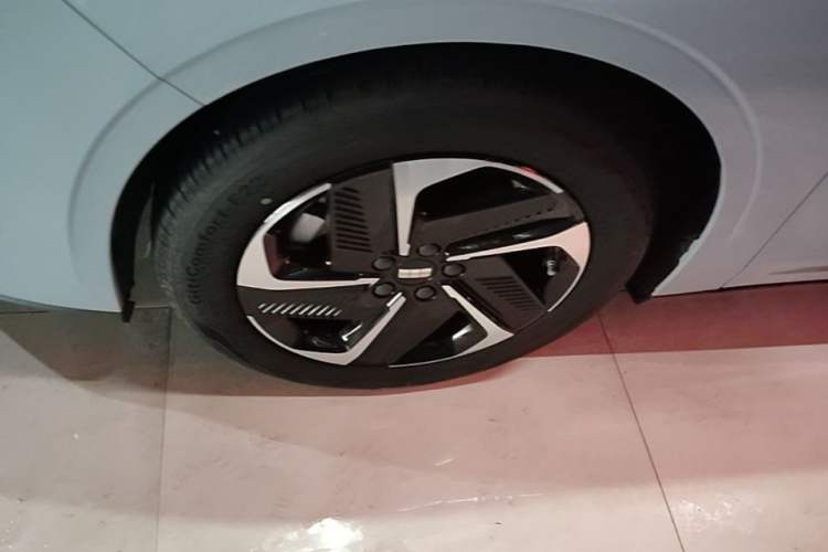 Used Geely Galaxy L6 2023 60km PLUS Left Front Wheel Hub