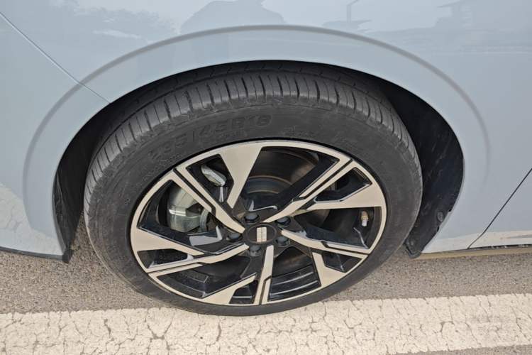 Used Geely Galaxy L6 2023 125km Starship Left Front Wheel Hub