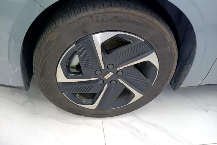 Used Geely Galaxy L6 2023 60km PLUS Left Front Wheel Hub