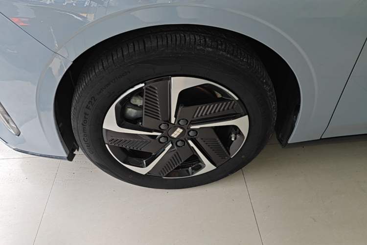 Used Geely Galaxy L6 2023 125km MAX Left Front Wheel Hub