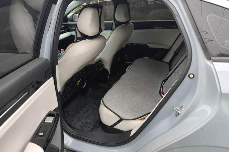 Used Geely Galaxy L6 2023 125km MAX Left Rear Seat