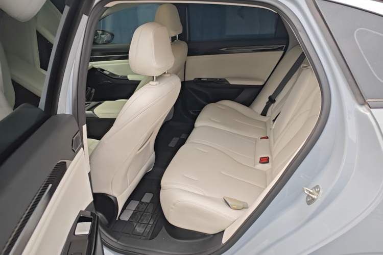 Used Geely Galaxy L6 2023 125km Starship Left Rear Seat