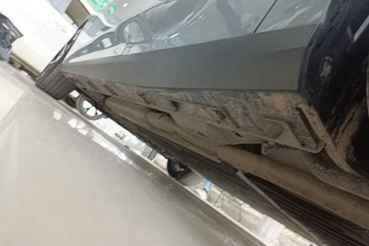 Used Geely Galaxy L6 2023 125km MAX Left Side Sill