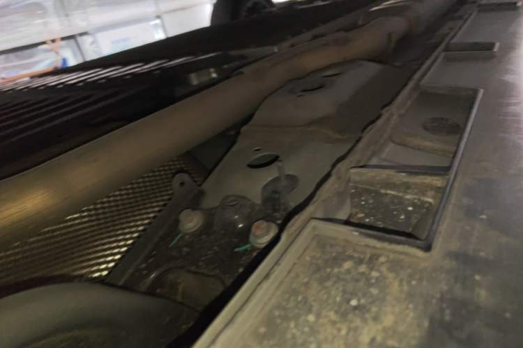Used Geely Galaxy L6 2023 60km PLUS Left Side Sill