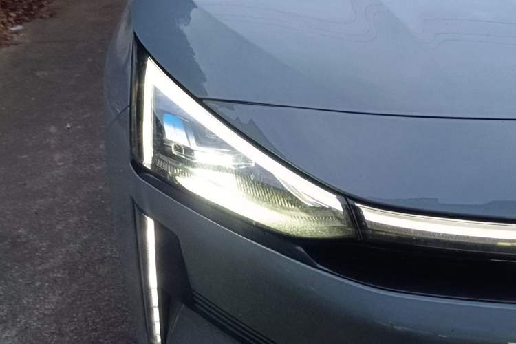 Used Geely Galaxy L6 2023 125km MAX Right Front Headlight