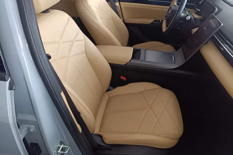 Used Geely Galaxy L6 2023 60km PLUS Right Front Seat