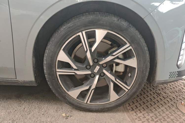 Used Geely Galaxy L6 2023 125km Starship Right Front Wheel Hub