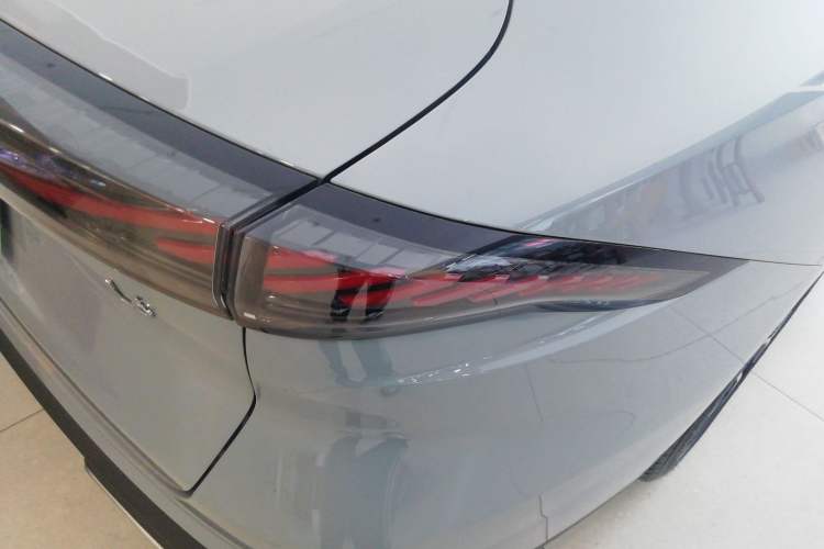 Used Geely Galaxy L6 2023 125km Starship Right Rear Taillight