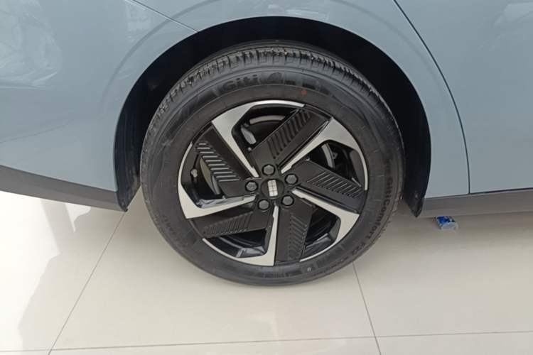 Used Geely Galaxy L6 2023 125km MAX Right Rear Wheel Hub