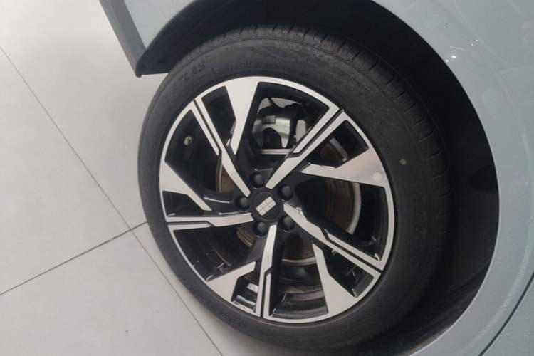 Used Geely Galaxy L6 2023 125km Starship Right Rear Wheel Hub