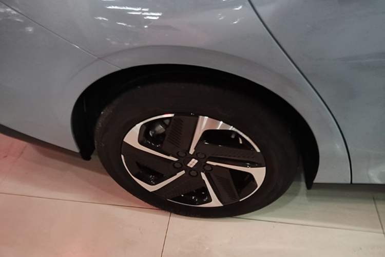 Used Geely Galaxy L6 2023 60km PLUS Right Rear Wheel Hub