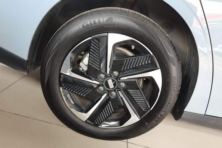 Used Geely Galaxy L6 2023 125km PLUS Right Rear Wheel Hub