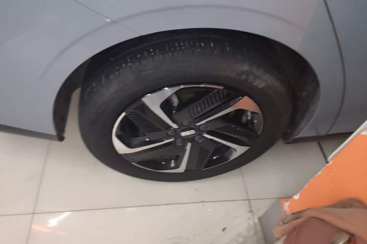 Used Geely Galaxy L6 2023 125km PLUS Right Rear Wheel Hub