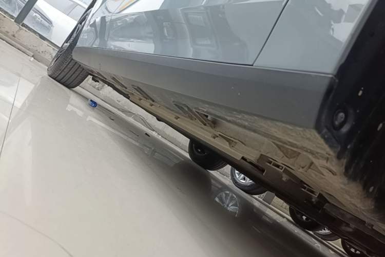 Used Geely Galaxy L6 2023 125km MAX Right Side Sill