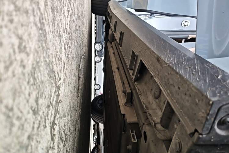 Used Geely Galaxy L6 2023 125km MAX Right Side Sill