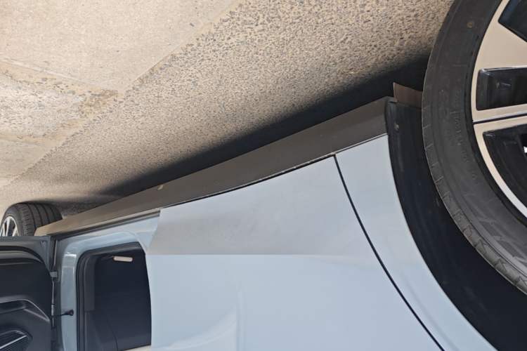 Used Geely Galaxy L6 2023 125km Starship Right Side Sill