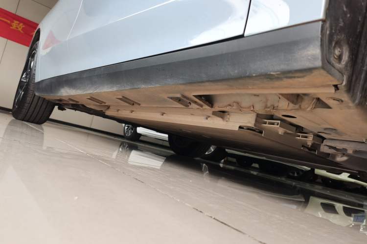 Used Geely Galaxy L6 2023 125km PLUS Right Side Sill