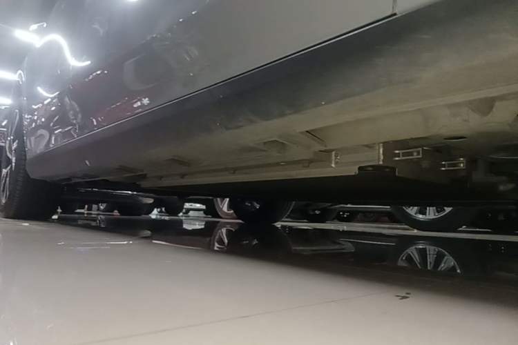 Used Geely Galaxy L6 2023 125km Starship Right Side Sill