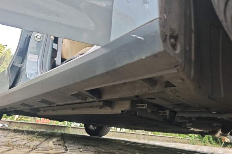 Used Geely Galaxy L6 2023 125km PLUS Right Side Sill