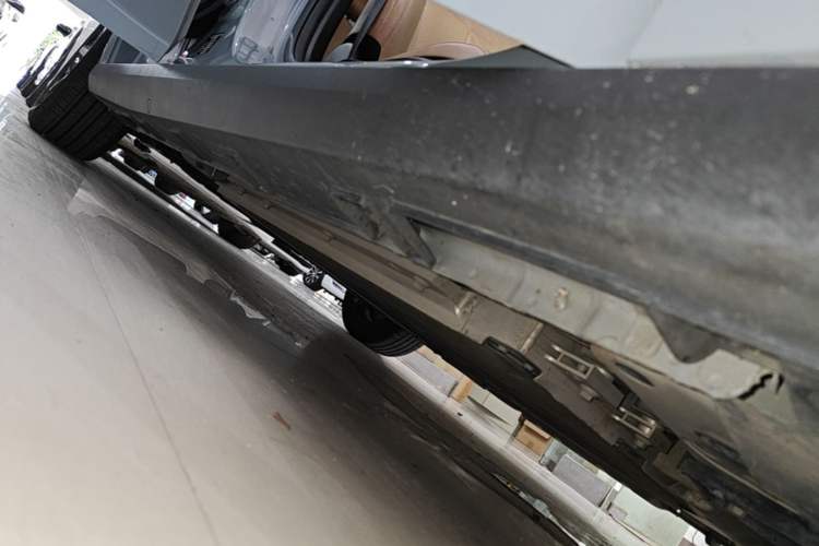 Used Geely Galaxy L6 2023 125km MAX Right Side Sill