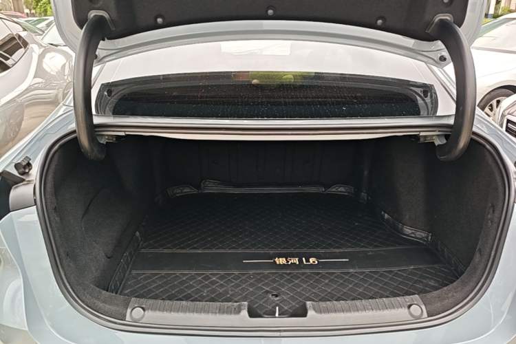Used Geely Galaxy L6 2023 125km MAX Trunk