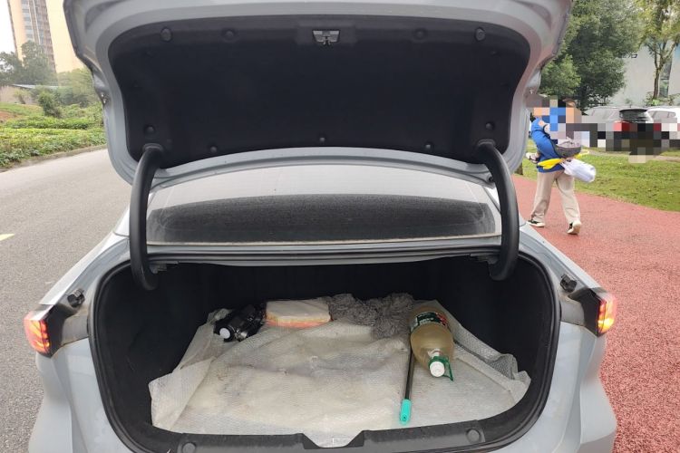 Used Geely Galaxy L6 2023 125km MAX Trunk