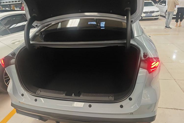 Used Geely Galaxy L6 2023 125km MAX Trunk