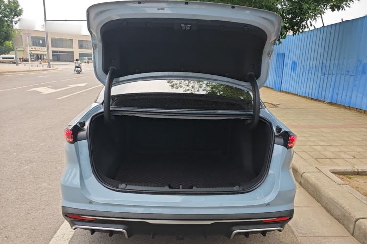 Used Geely Galaxy L6 2023 125km Starship Trunk