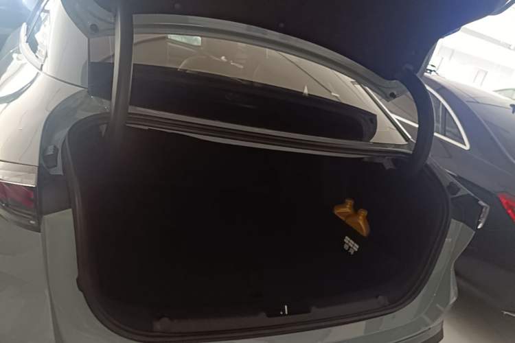 Used Geely Galaxy L6 2023 60km PLUS Trunk