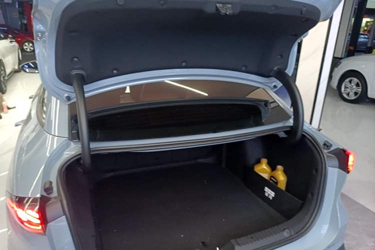 Used Geely Galaxy L6 2023 60km PLUS Trunk