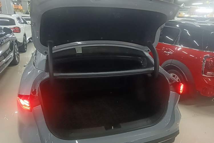 Used Geely Galaxy L6 2023 125km Starship Trunk