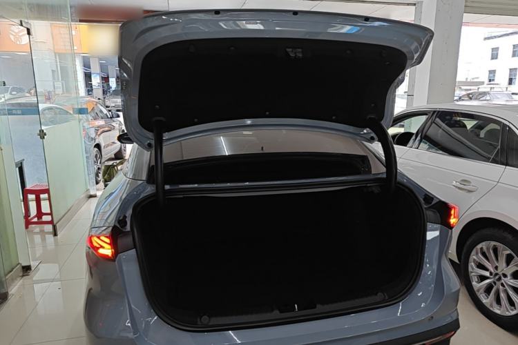 Used Geely Galaxy L6 2023 125km MAX Trunk