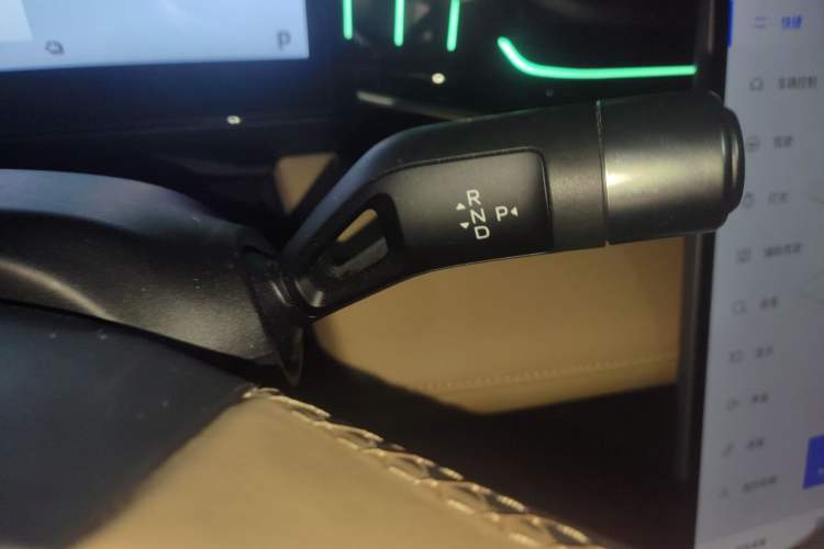 Used Geely Galaxy L6 2023 125km Starship Gear Lever