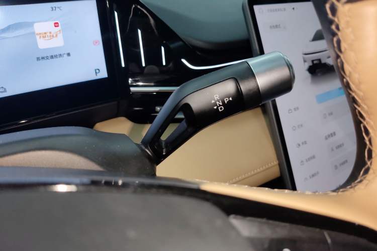Used Geely Galaxy L6 2023 125km Starship Gear Lever