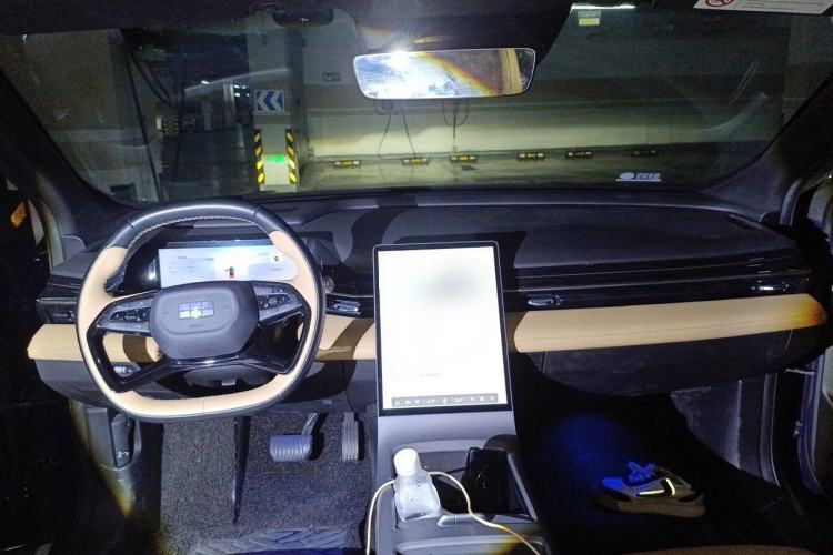 Used Geely Galaxy L6 2023 125km Starship Center Console