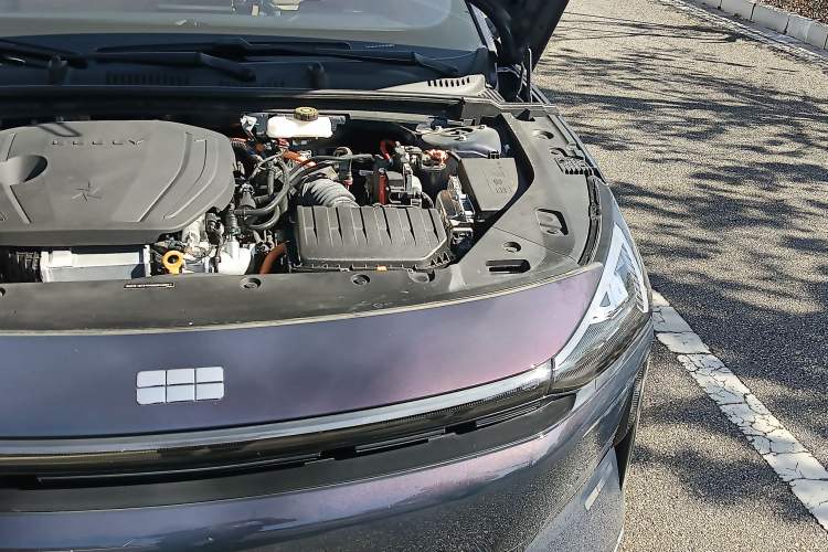 Used Geely Galaxy L6 2023 125km MAX Engine Bay Left