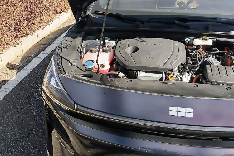 Used Geely Galaxy L6 2023 125km MAX Engine Bay Right