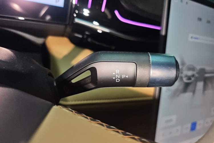 Used Geely Galaxy L6 2023 125km Starship Gear Lever