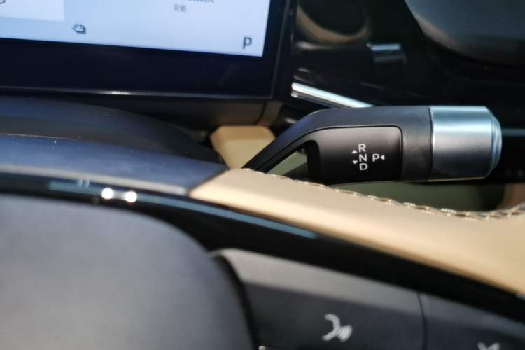 Used Geely Galaxy L6 2023 125km MAX Gear Lever