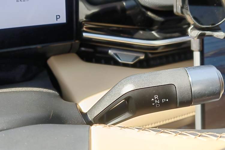 Used Geely Galaxy L6 2023 125km MAX Gear Lever